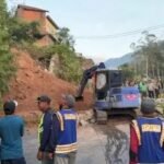 Longsor di Jalur Pacet–Trawas Mojokerto, Mobil Terperosok ke Jurang