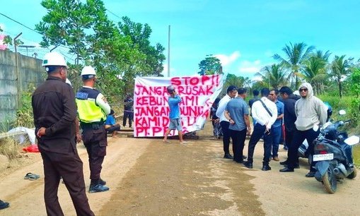 Warga Tarakan Utara Blokade Akses Limbah PT PRI, Desak Ganti Rugi Rp2 Miliar